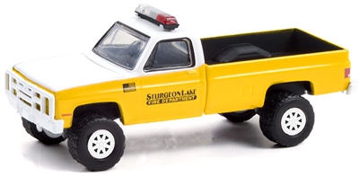 Greenlight Collectibles Fire & Rescue Series 1 - 1987 Chevrolet M1008 (Sturgeon Lake MN Fire Dept)