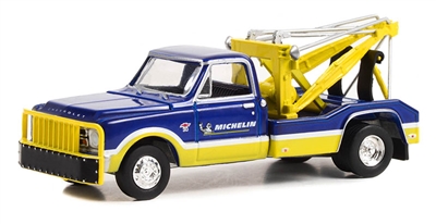 Greenlight Collectibles Dually Drivers Series 11 - 1967 Chevrolet C-30 Dually Wrecker (Michelin)