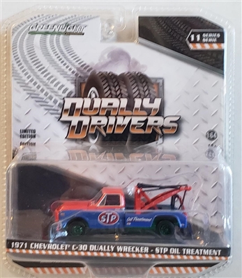 Greenlight Collectibles Dually Drivers Series 11 - 1971 Chevrolet C-30 Dually Wrecker (STP Oil) Green Machine