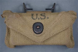 Original US WWII M1942 Field Dressing Pouch With Field Dressing