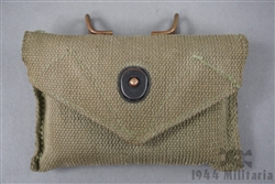 Original US WWII M1942 Field Dressing Pouch With Field Dressing Packet