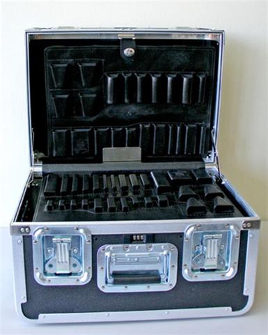 757TH-CB GUARDSMAN ATA TOOL CASE WITH WHEELS AND TELESCOPING HANDLE COLOR BLACK