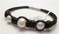 68043 Leather Bracelet with Fresh Water Pearl