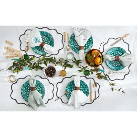 Matouk - Casual Couture Scallop Napkins and Placemats (Set of 4)