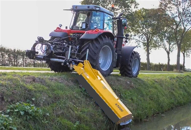 Yellow OMARV R2200 Ditch Bank Mower