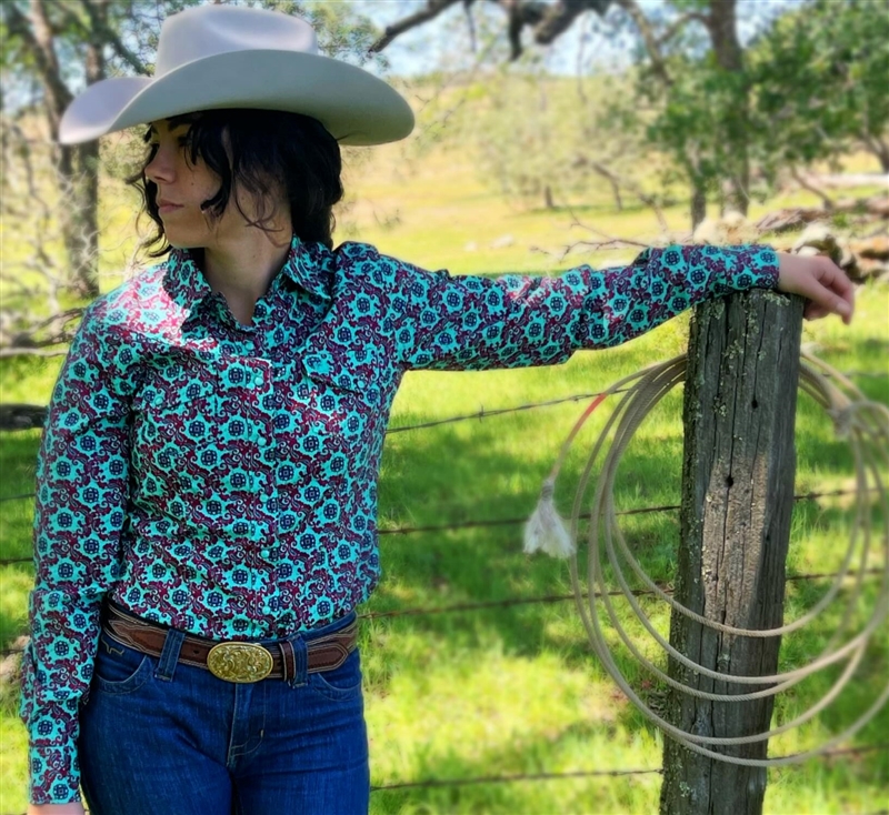 Cinch ladies western arena show shirt with turquoise peral snaps and pockets.