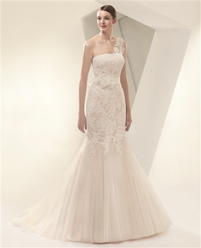 Beautiful Bridal Gown BT1414