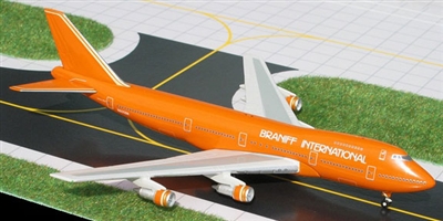 1:400 Boeing 747-200, Braniff