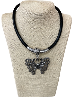 013472 SILVER  BUTTERFLY MAGNETIC SHORT NECKLACE