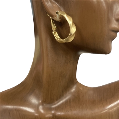 13-4283 MATTE GOLD FLUTED HOOP EARRINGS