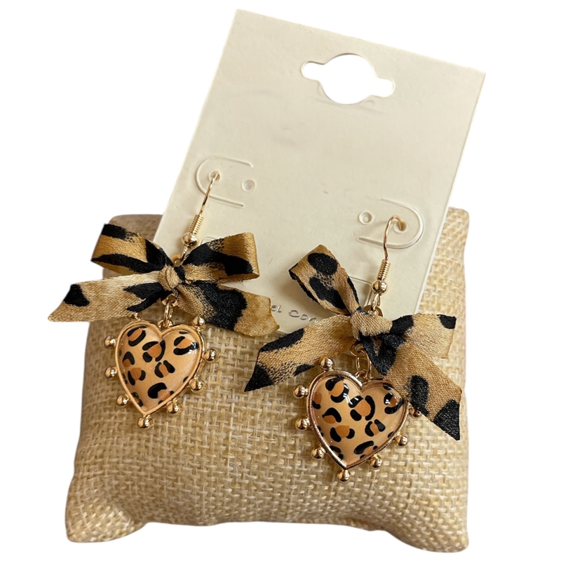 13-7657  LEOPARD  HEART EARRINGS
