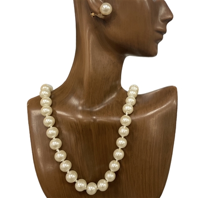 15643 18" PEARL NECKLACE AND EARRINGS SET
