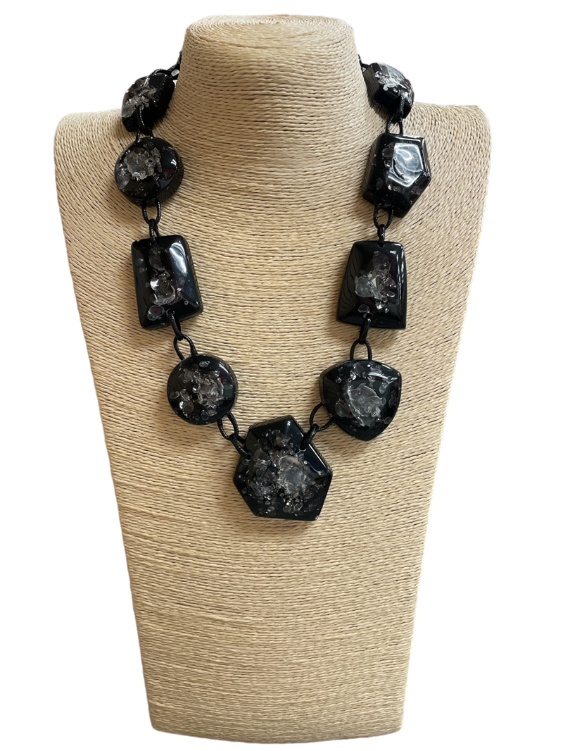 168GB  BLACK GEOMETRIC ACRYLIC NECKLACE