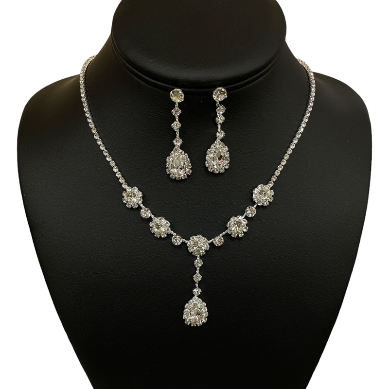 17148  SILVER RHINESTONE FLOWER SET NECKLACE