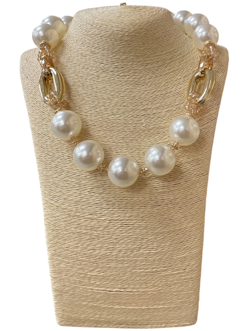 1800PG CHUNKY PEARL NECKLACE