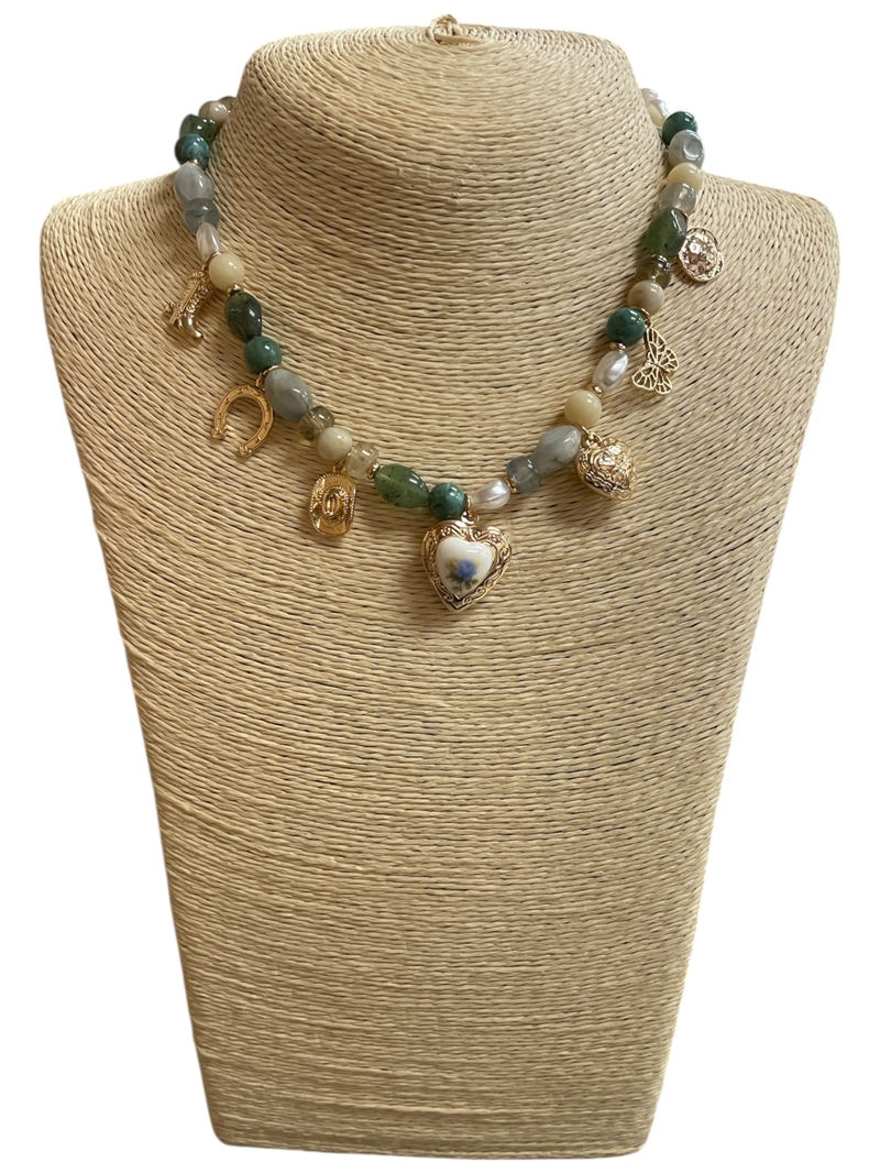 18666 GREEN STONE CHARMS SHORT NECKLACES
