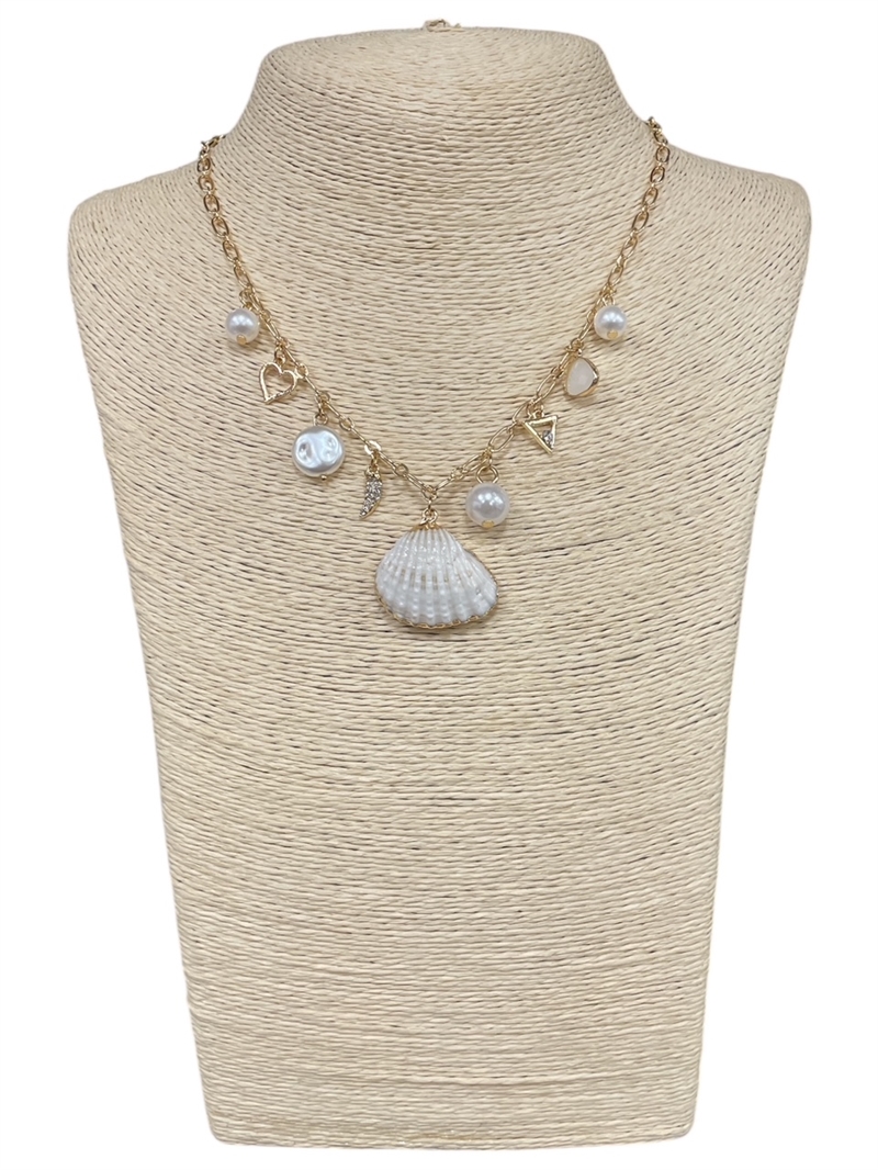 18683 SHELL & PEARL CHARMS SHORT NECKLACE