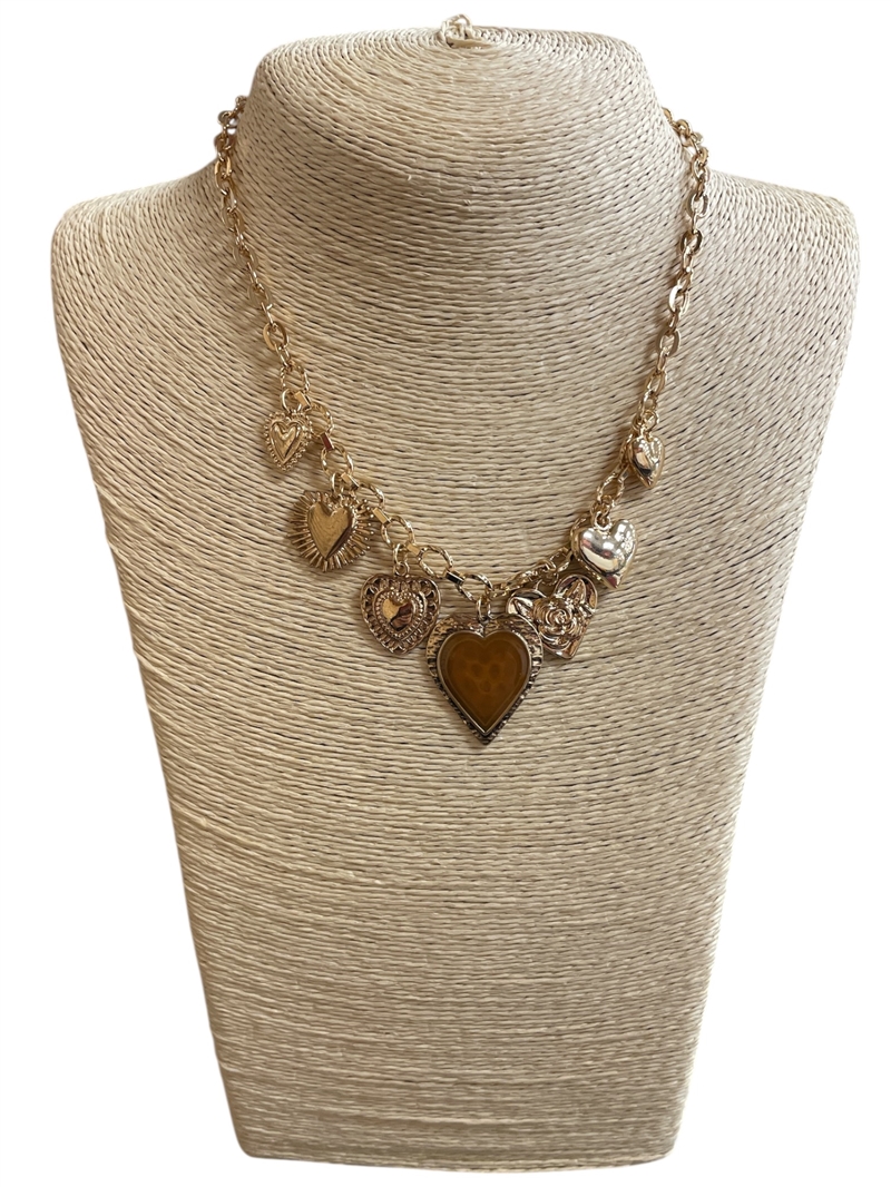 18901  BROWN HEART & CHARMS  SHORT NECKLACE