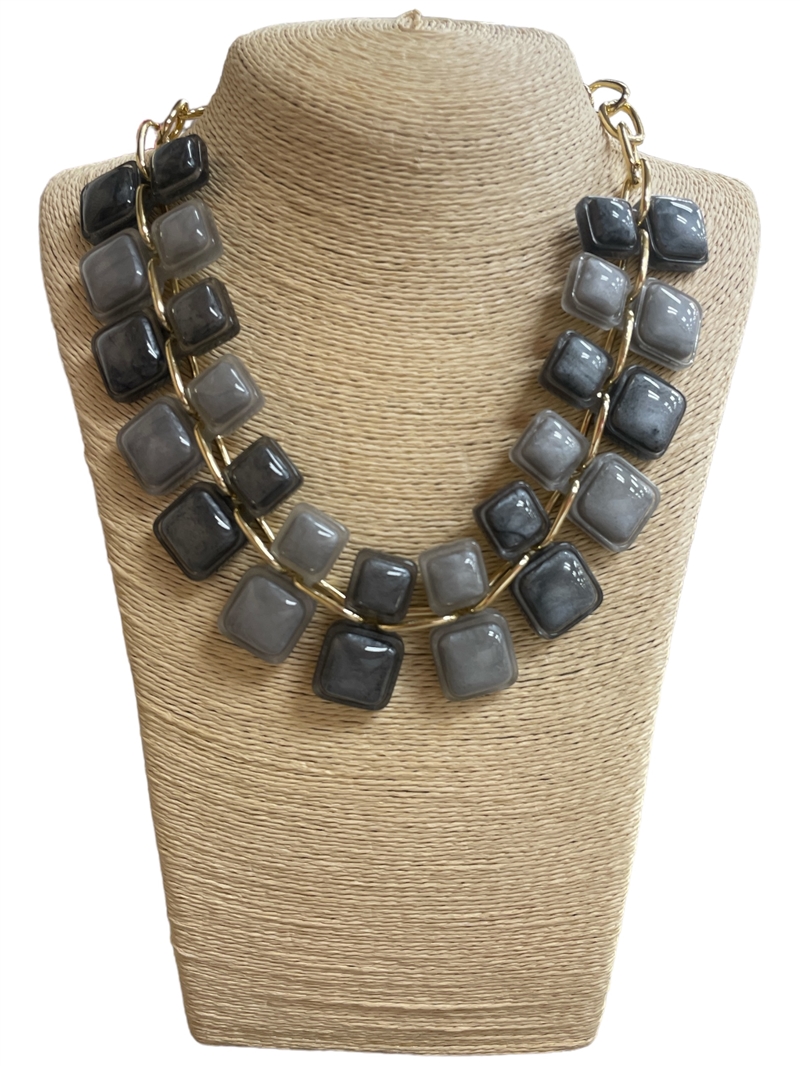 18N6G  GRAY ACRYLIC CHUNKY NECKLACE