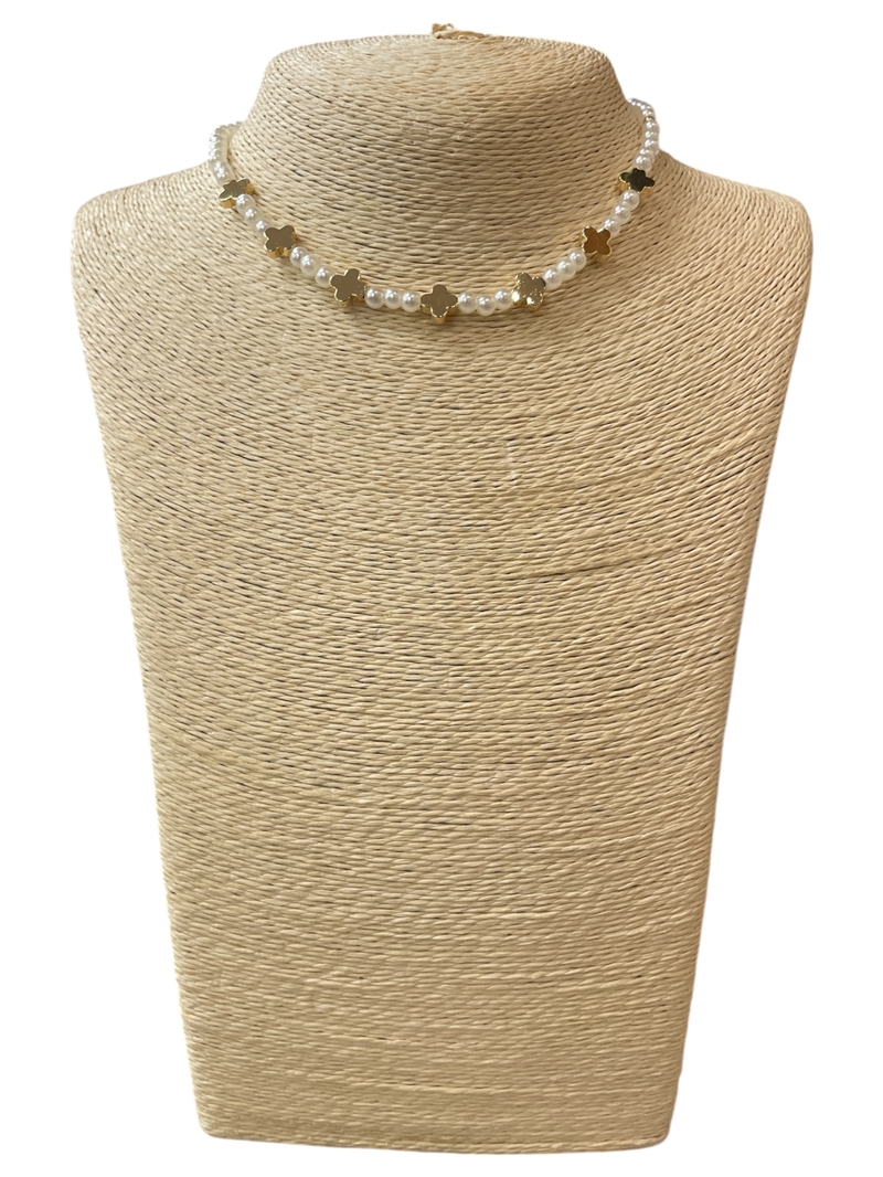 19079 SMALL PEARL GOLD CLOVER BEADED SHORT NECKLACE