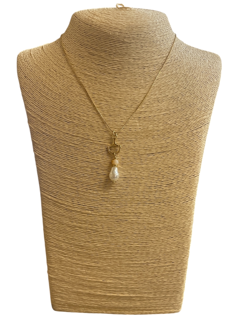 19104 THIN GOLD U PENDANT & PEARL DROP SHORT NECKLACE