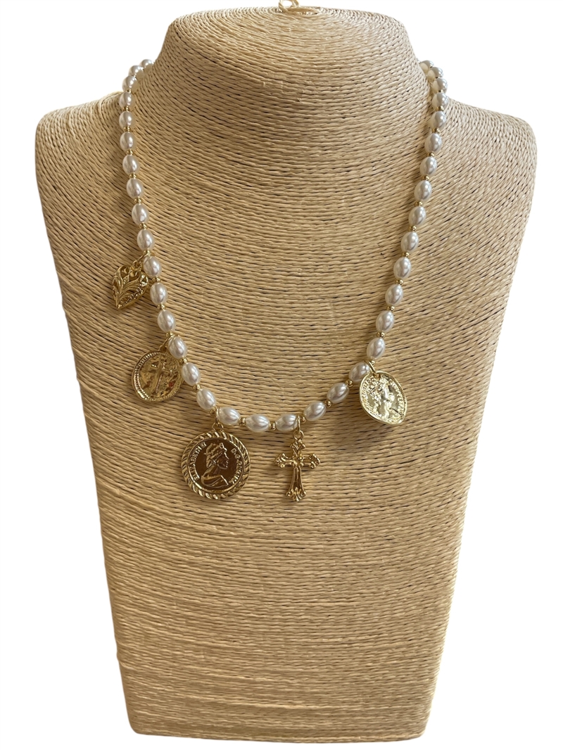 19141 PEARL BEADED COIN MULTI CHARM SHORT NECKLACE