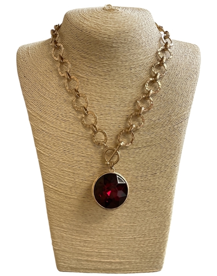 1NLN2157R MATTE GOLD LARGE RED PENDANT STONE TOGGLE NECKLACE