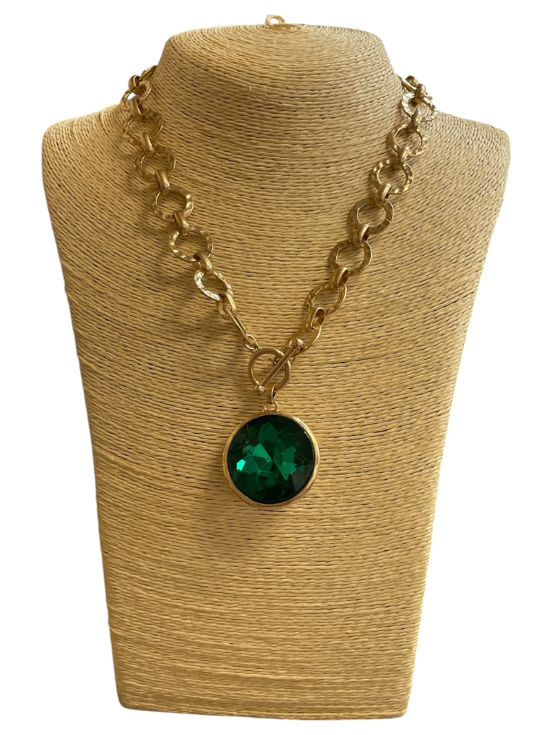 1NLN2157E MATTE GOLD LARGE EMERALD GREEN PENDANT STONE TOGGLE NECKLACE