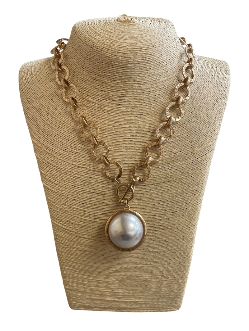 1NLN2157P MATTE GOLD LARGE PEARL PENDANT STONE TOGGLE NECKLACE