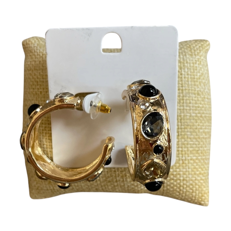 1NME1093 BLACK MULTI STONE & CRYSTAL GOLD MEDIUM HOOP EARRINGS