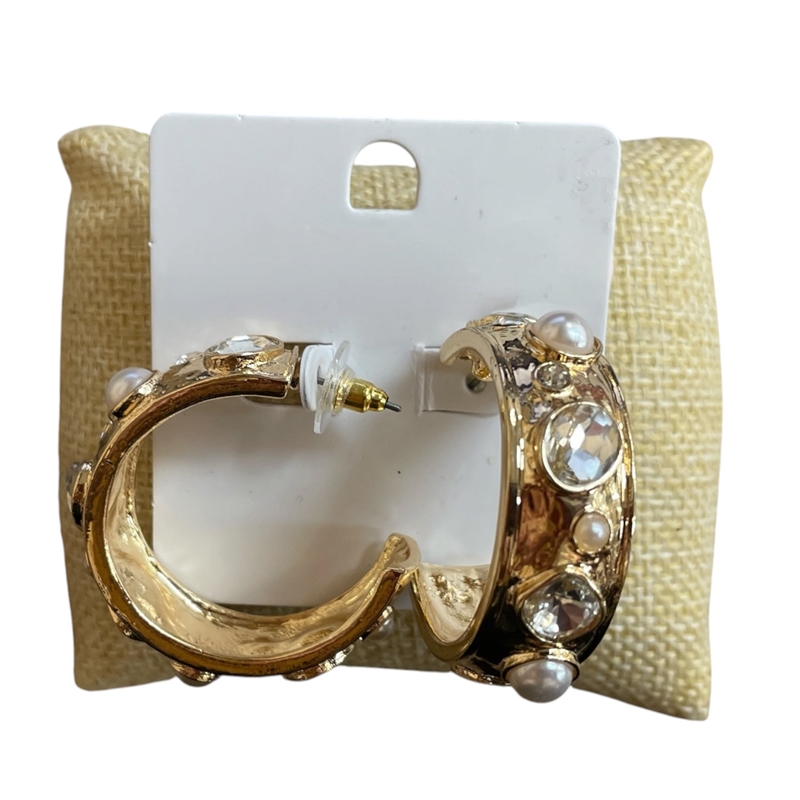 1NME1093P PEARL & CRYSTAL GOLD MEDIUM HOOP EARRINGS
