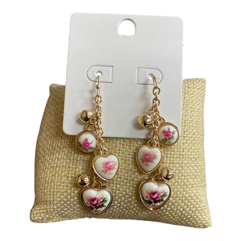 1NOE1145 HEART ROSE IN CENTER DANGLE EARRINGS