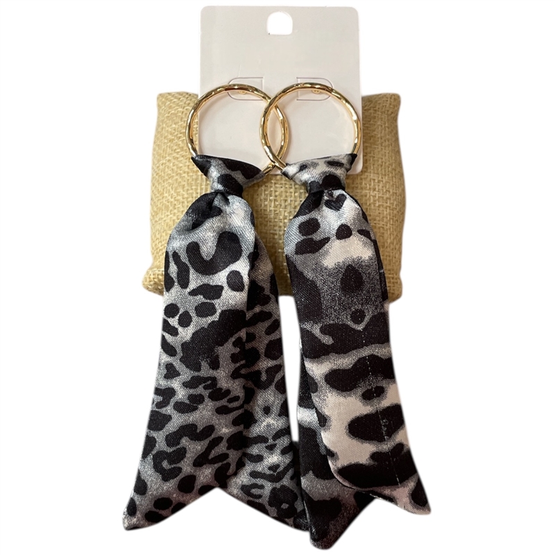 1NUE1125 GOLD GRAY LEOPARD PRINT LONG FABRIC EARRINGS