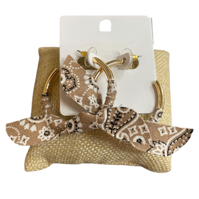 1NUE1127B  BROWN BANDANA  HOOP EARRINGS