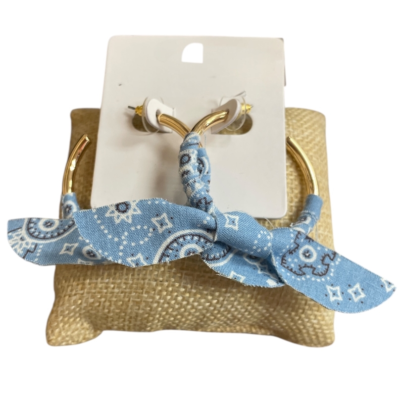 1NUE1127BL   BABY BLUE  BANDANA  HOOP EARRINGS