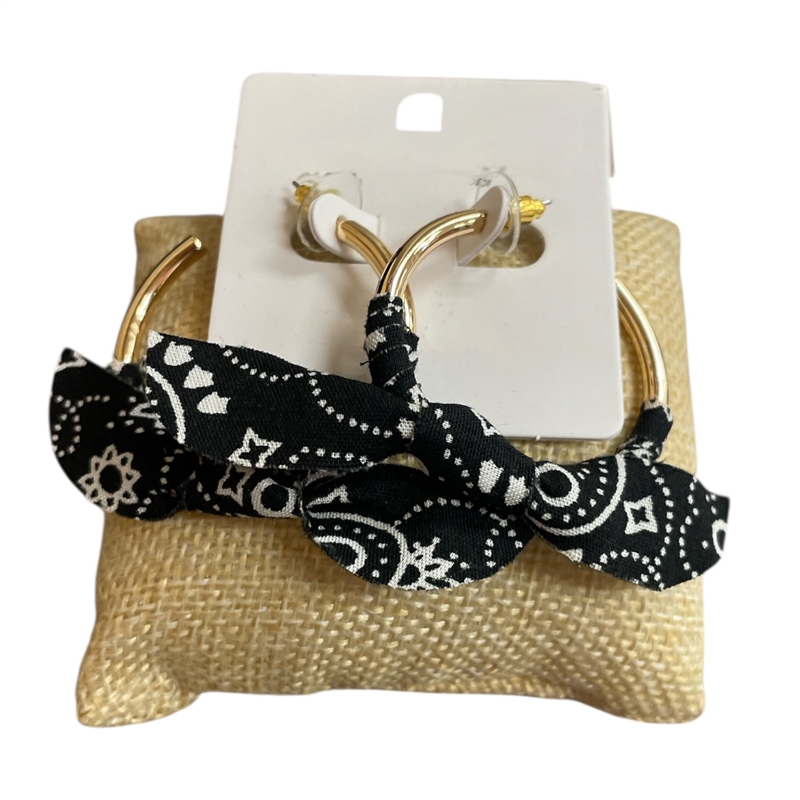 1NUE1127K  BANDANA  BLACK   HOOP EARRINGS