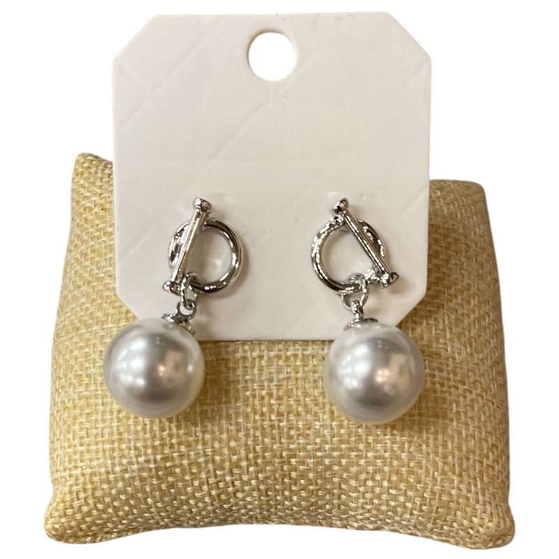 28387 PEARL DROP SILVER STUD EARRINGS