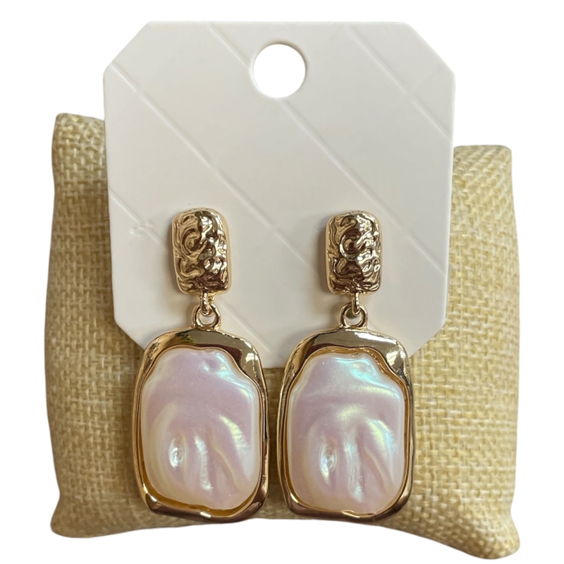 29105 HOLOGROPHIC SQUARE PEARL POST EARRINGS