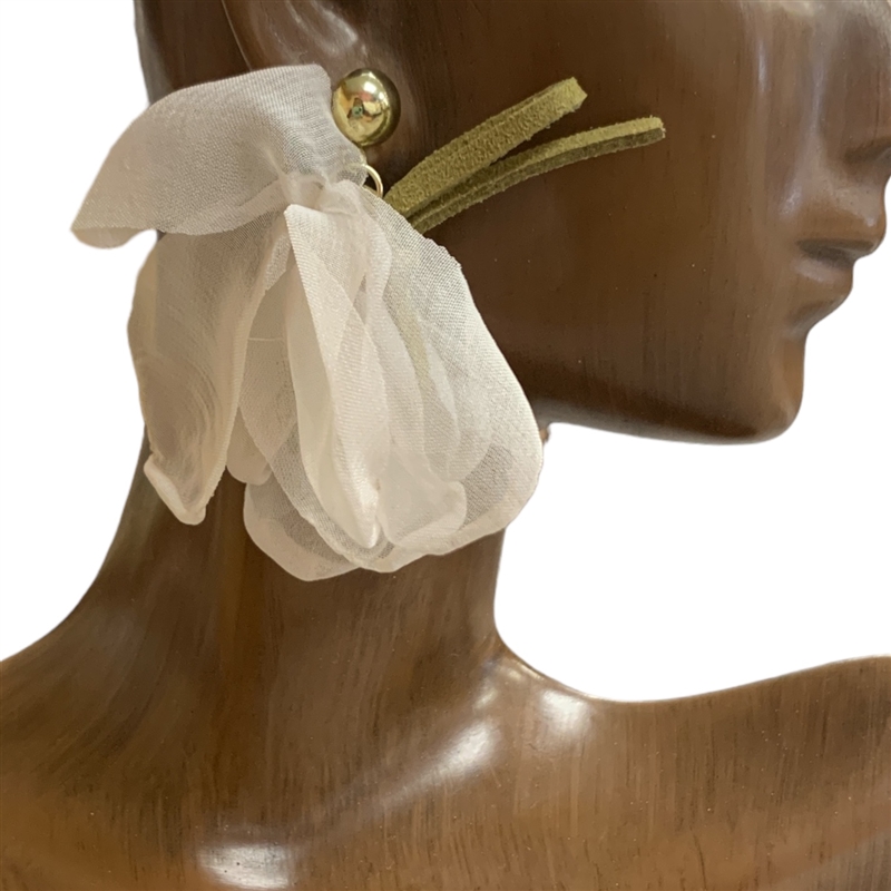 370CG CREAM FLOWER LACE EARRINGS