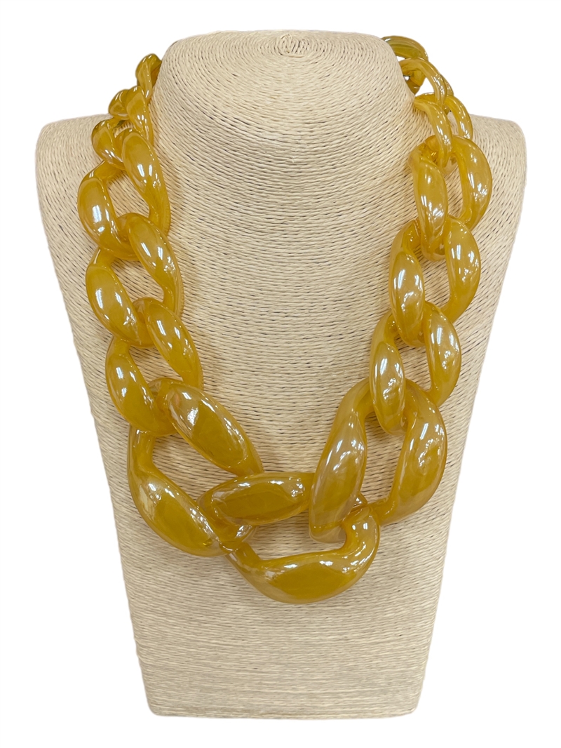 6MST6   MUSTARD CHUNKY ACRYLIC SHORT NECKLACE