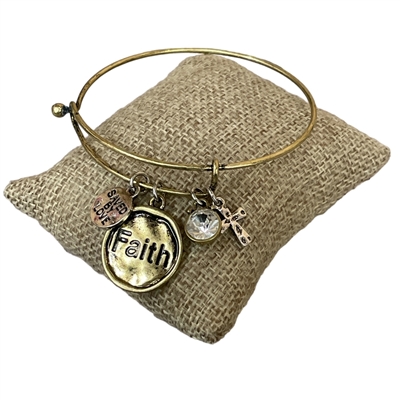 82444F HAMMERED CIRCLE FAITH CHARMS BANGLE