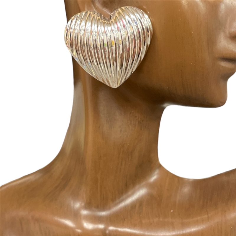 AE31405 LIGHTWEIGHT CHUNKY  HEART  STUD EARRINGS