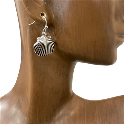 AE5131 SILVER  ANTIQUE SHELL EARRINGS