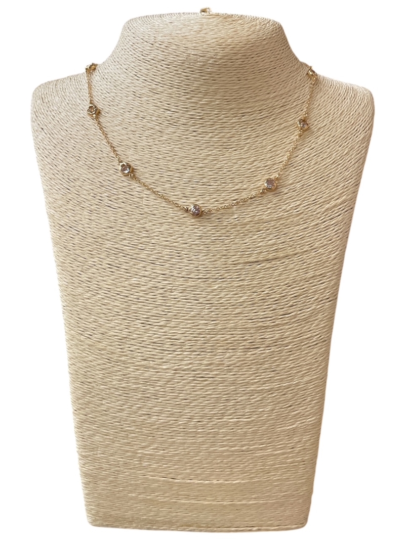 AN5761  SMALL CRYSTAL SHORT NECKLACE