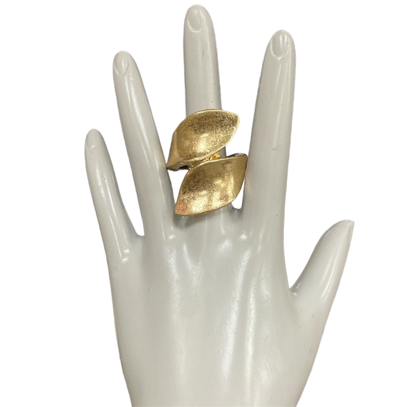 B815  GOLD HAMMERED LEAF RING