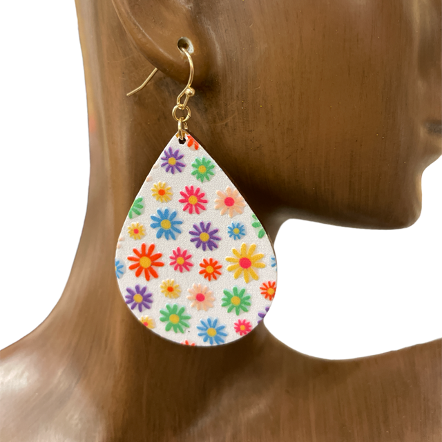 B8E2754 WHITE MULTI TEARDROP DAISY WOODEN EARRINGS