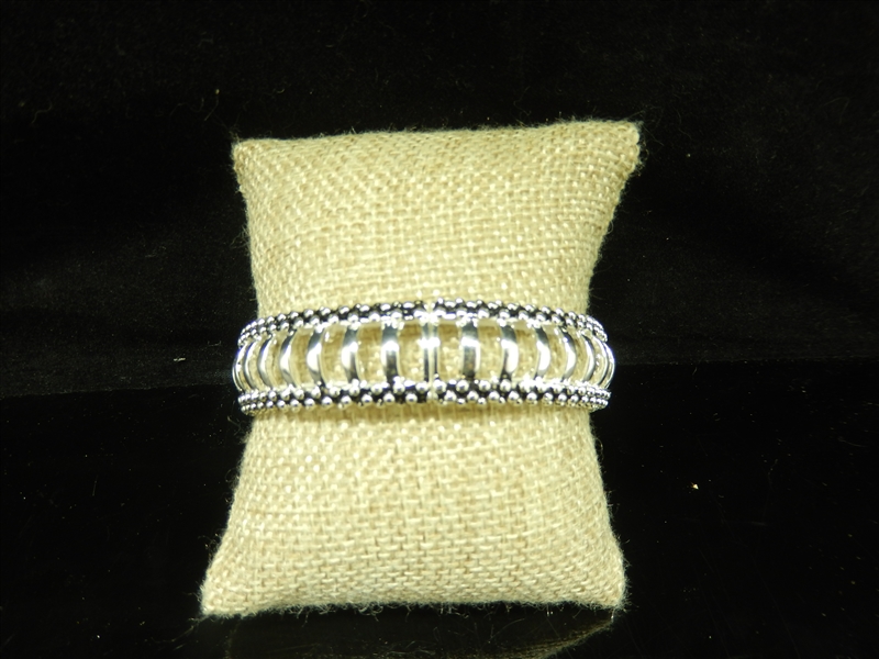 SILVER HAMMERED BRACELET