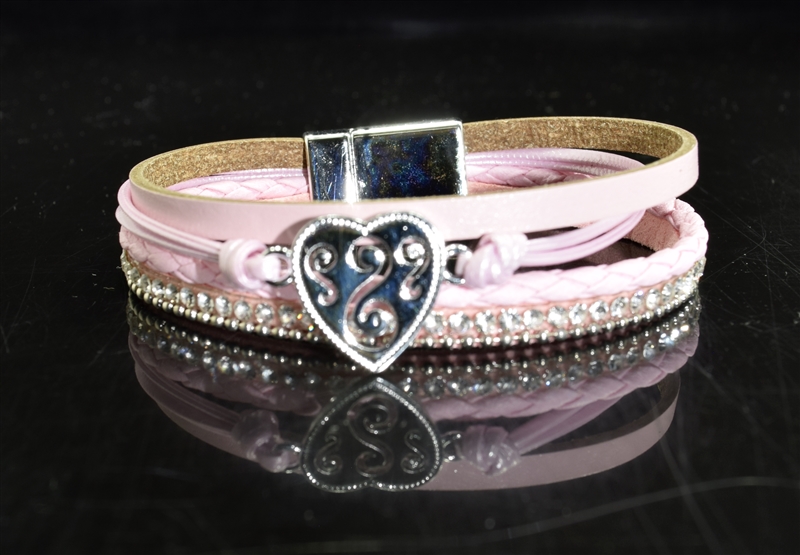 BR1027 4 LAYER MAGNETIC HEART BRACELET