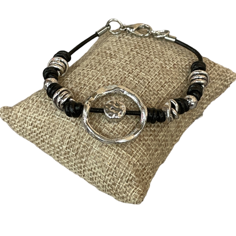 BR1102 HAMMERED SILVER OPEN CIRCLE BRACELET