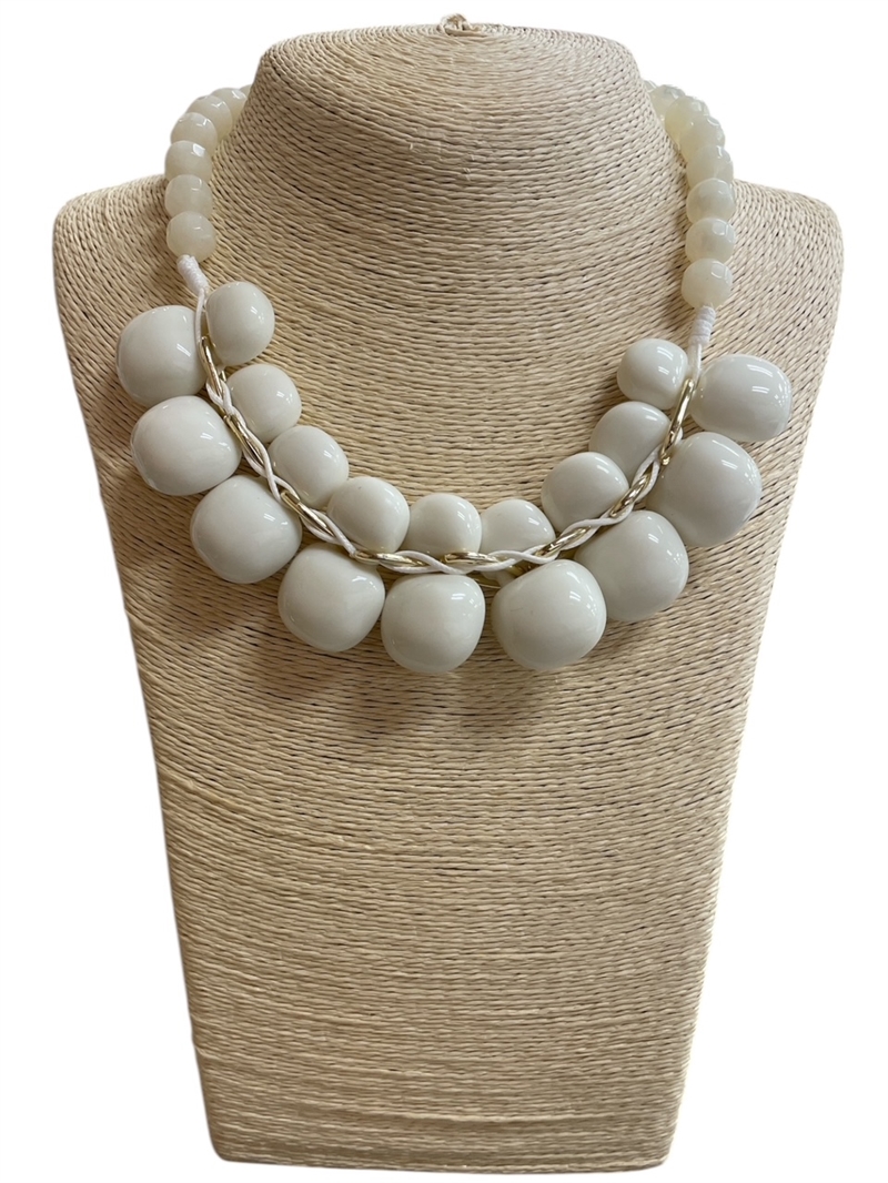 C64W  WHITE  BEADED ACRYLIC NECKLACE